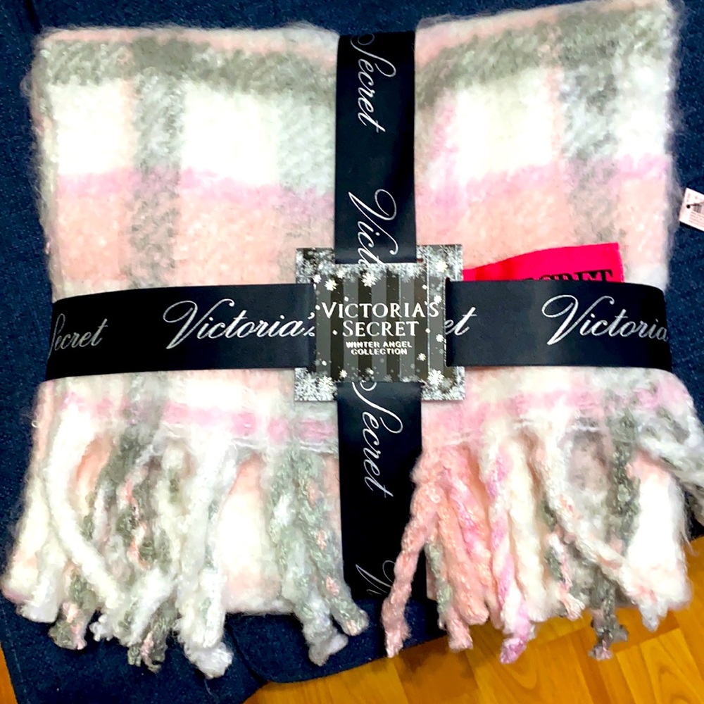 Scarf, plaid, VS